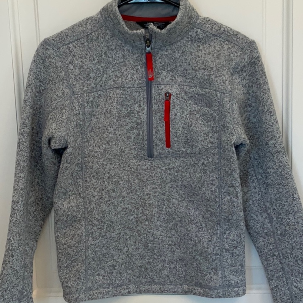 Barely worn North Face pull on